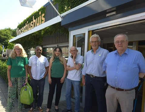 Formulierenbrigade: vrijwilligers die helpen met het invullen van formulieren